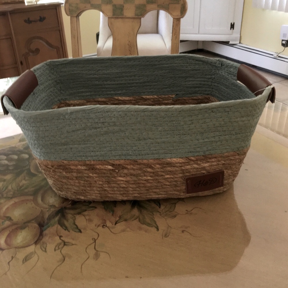 Harry& David Fruit Basket pale green and wicker